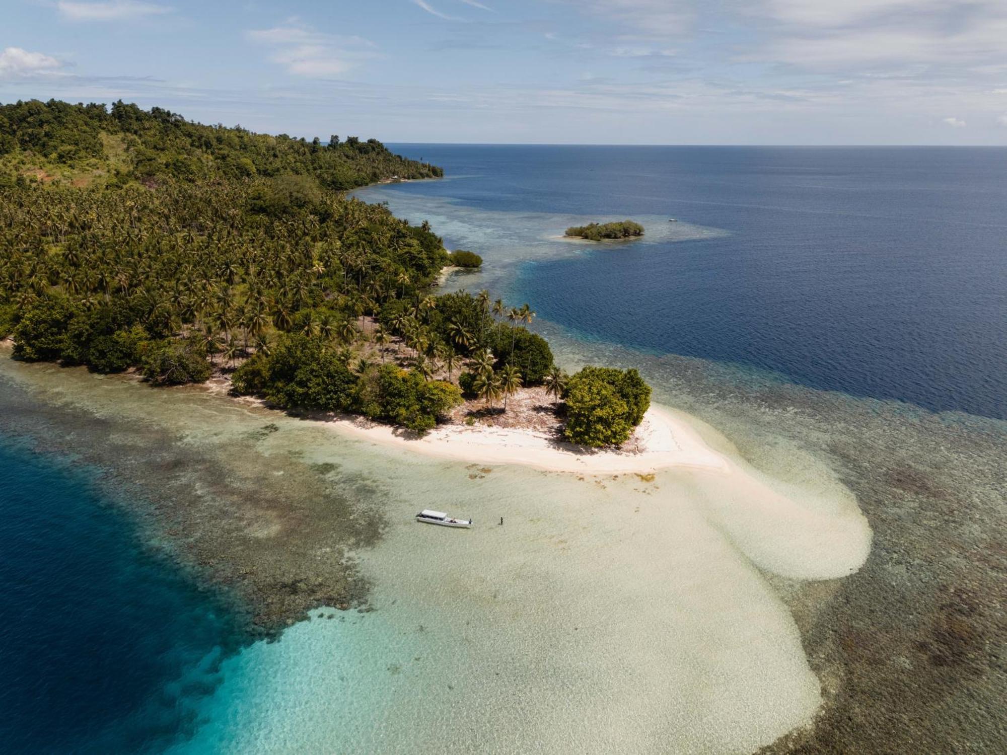 Reconnect - Private Island Resort - Buka Buka Island Ampana Bagian luar foto